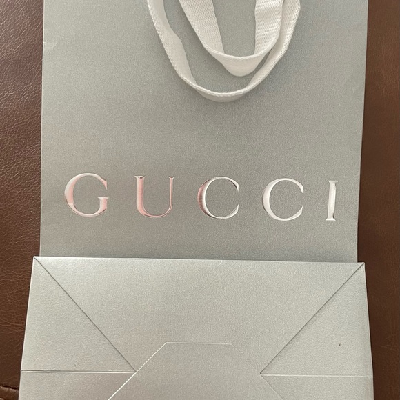 Gucci authentic Black Women's Sunglasses with Gold interlocking G accents. - Picture 11 of 12